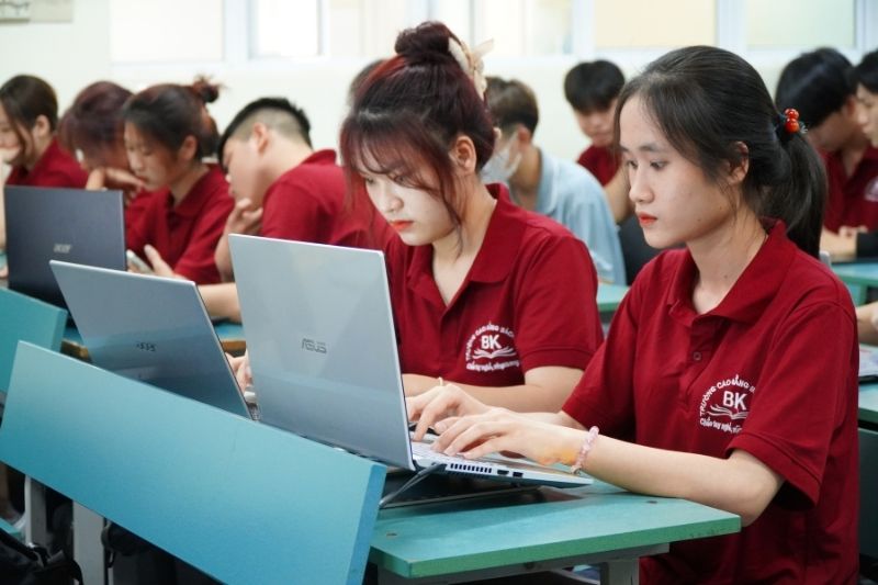 Con gái có nên học công nghệ thông tin không