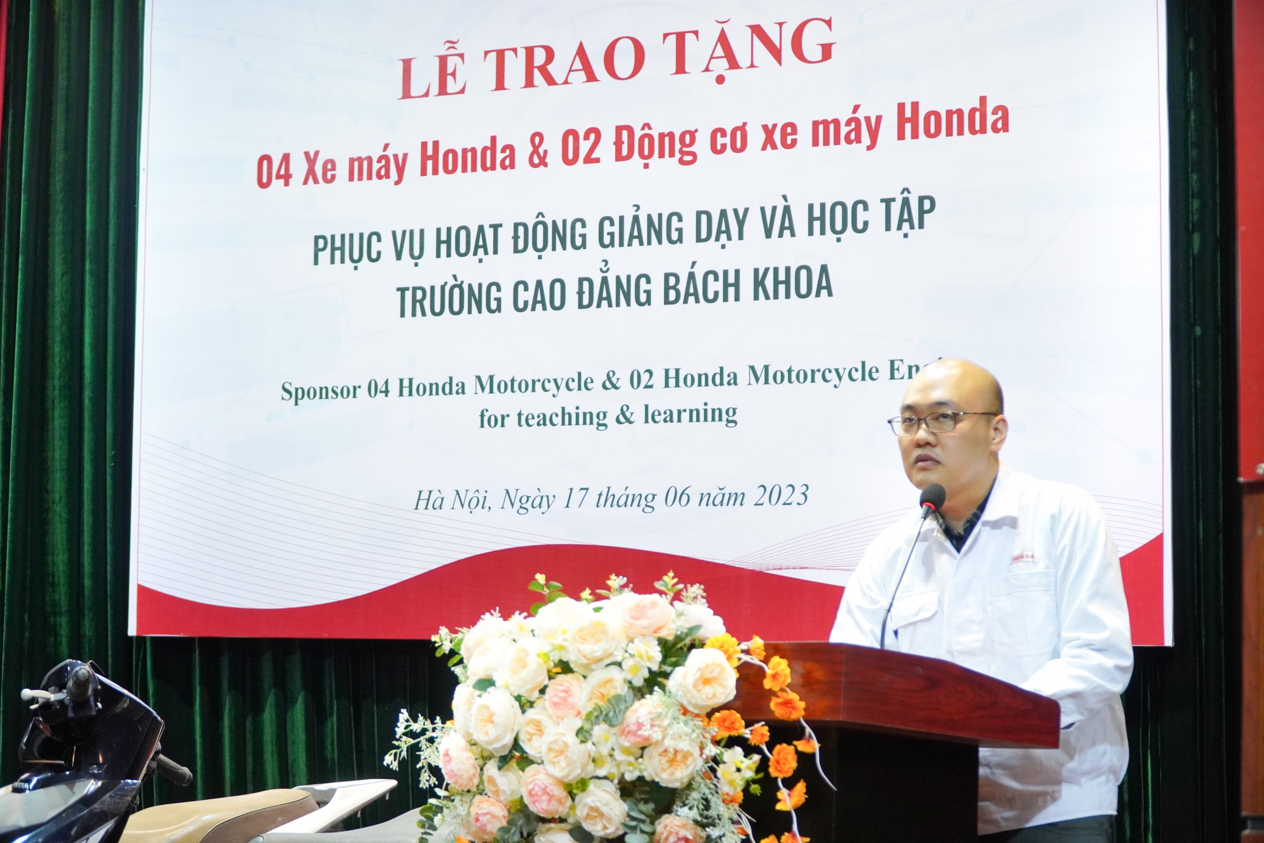 Ông Dương Vũ Phát – Phó trưởng phòng phụ trách nhân sự công ty Honda Việt Nam chi nhánh Hà Nam phát biểu tại buổi lễ