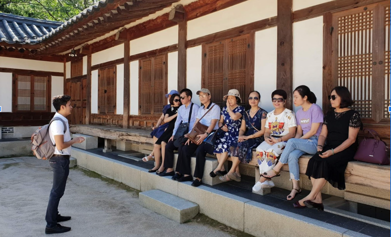 Học cao đẳng tiếng Hàn ra làm hướng dẫn viên du lịch