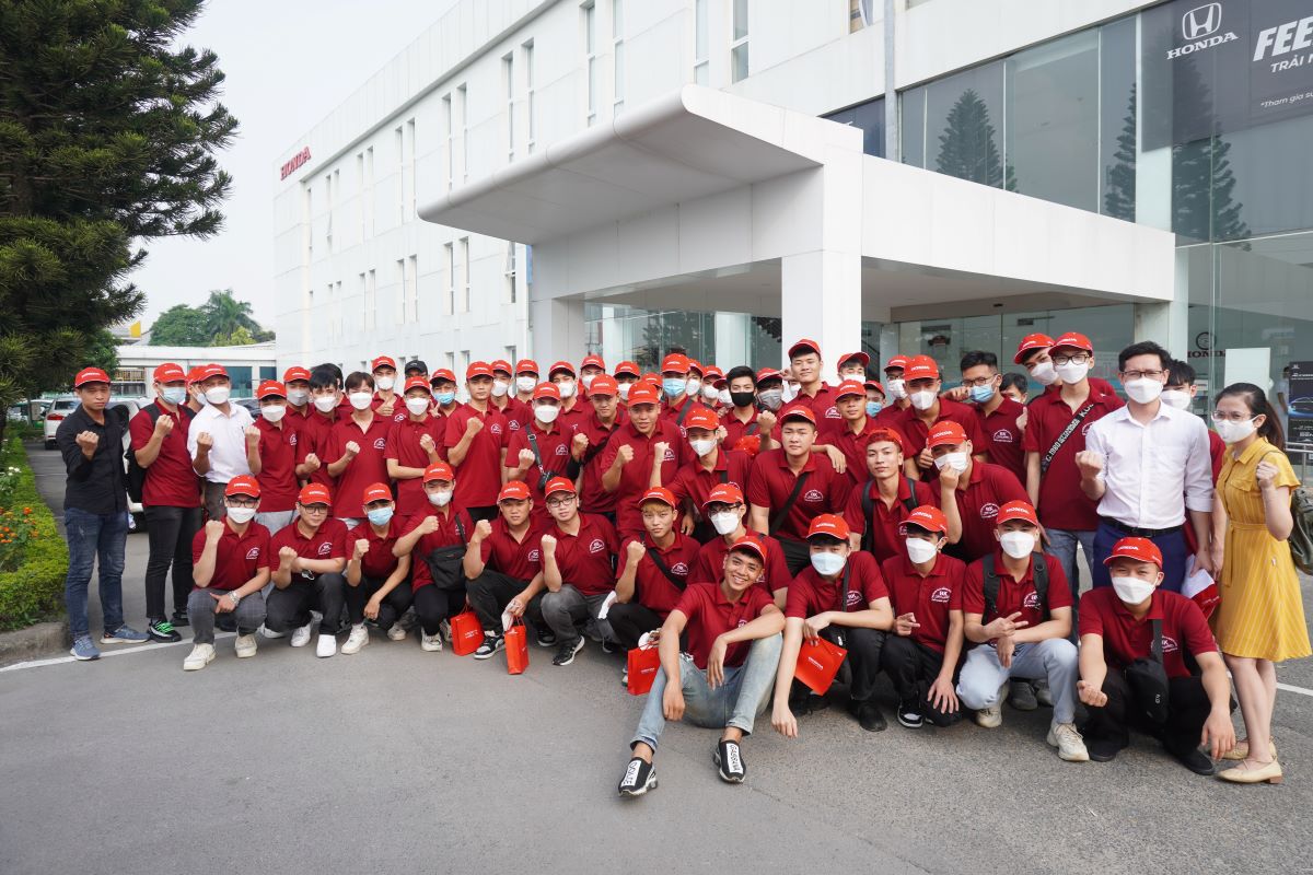 Sinh viên ngành Công nghệ Ô tô khóa 13 trải nghiệm tham quan nhà máy Honda Việt Nam tại Vĩnh Phúc