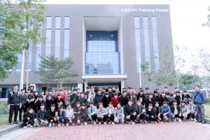 Sinh viên Khoa điện tử khóa 14 và 15 tham quan LG Display Việt Nam (Hải Phòng)
