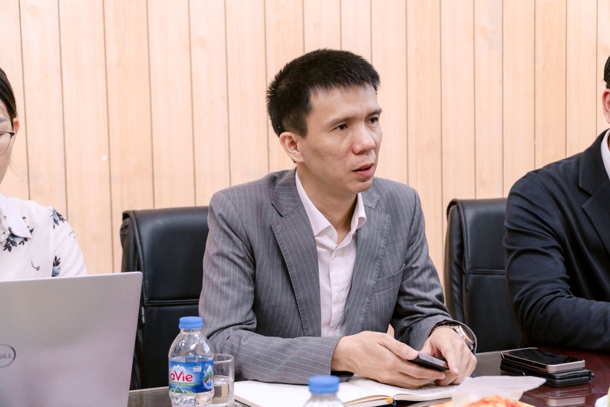 Ông Nguyễn Văn Trường - Chủ tịch HĐQT kiêm Phó Hiệu trưởng Nhà trường giới thiệu bức tranh tổng quát về Nhà trường
