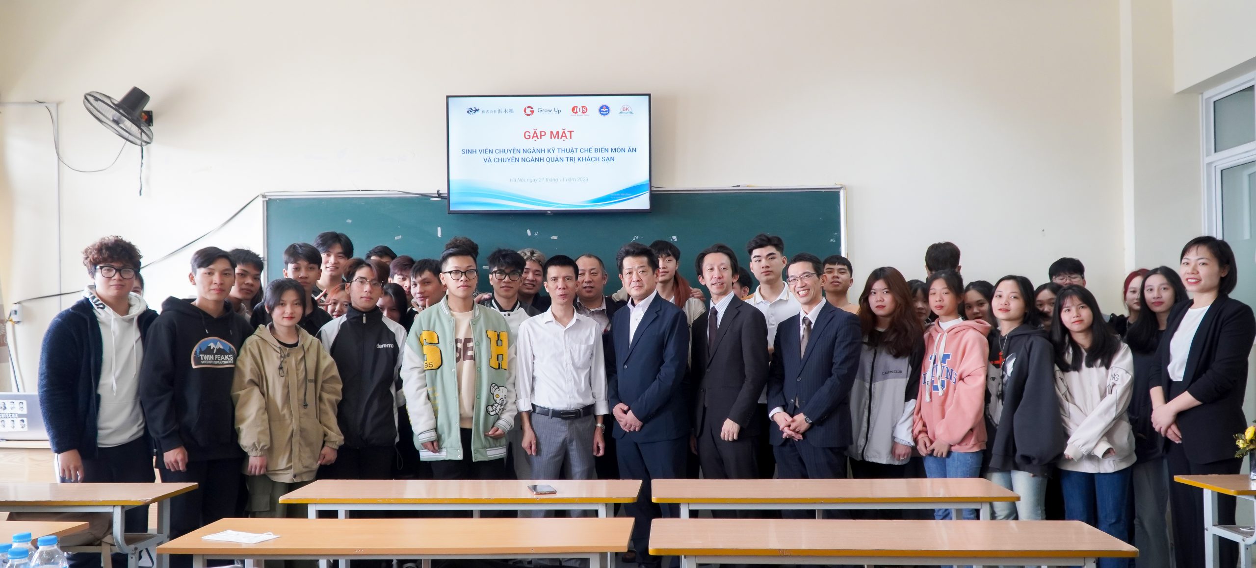 Sinh viên khoa Du lịch - Lữ hành gặp gỡ doanh nghiệp nhà hàng khách sạn tại Nhật Bản