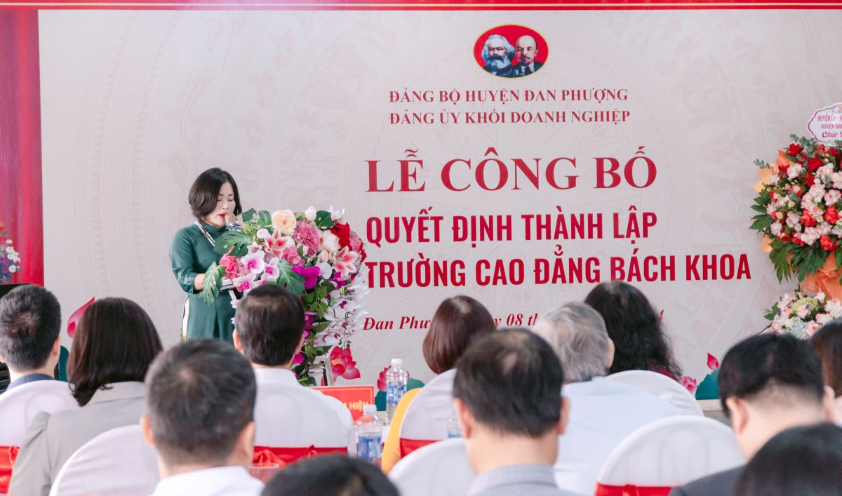 Đồng chí Lại Thị Thúy Minh - Bí thư chi bộ phát biểu nhận nhiệm vụ