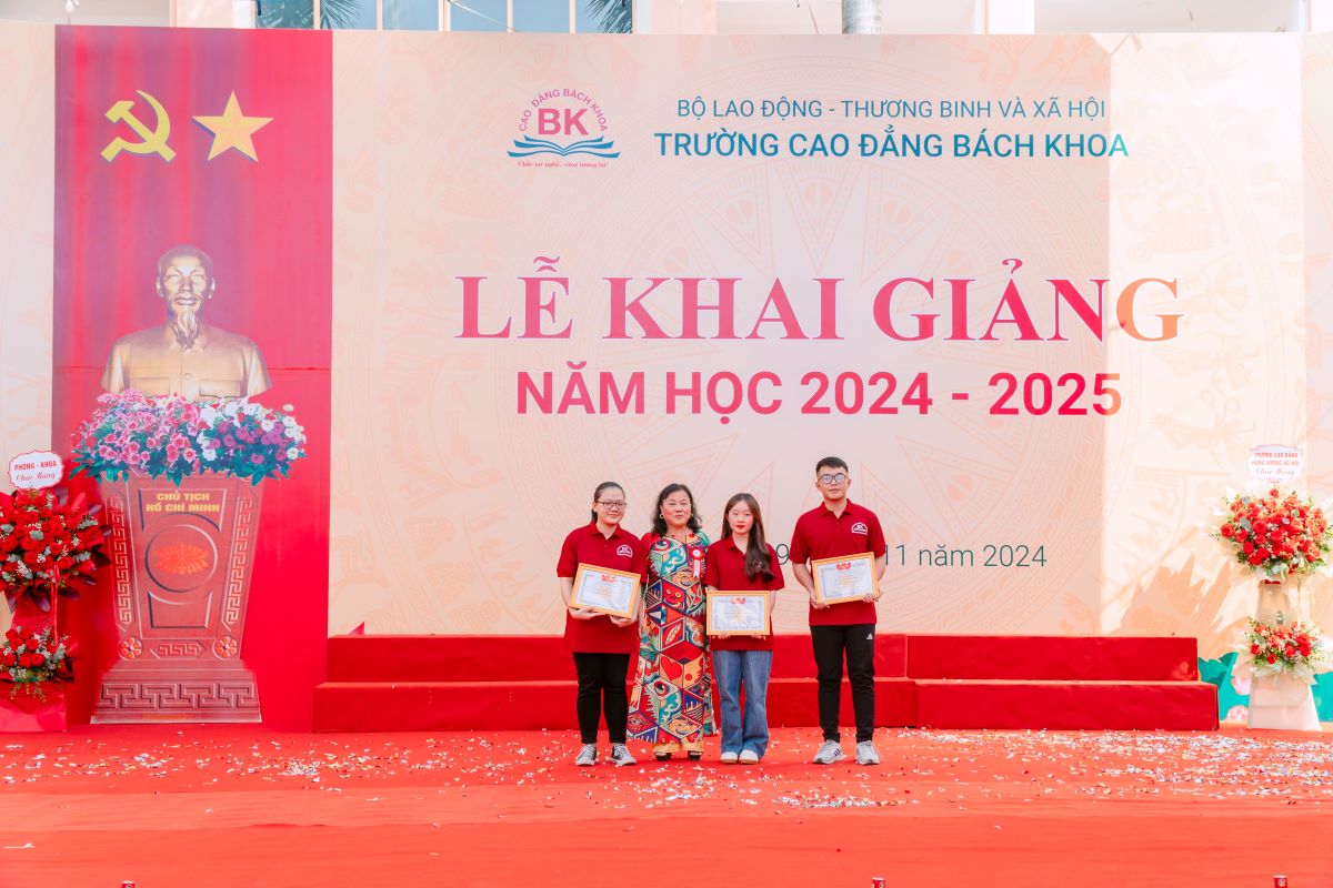 Thủ khoa và Á khoa đầu vào năm học 2024 - 2025